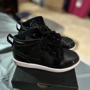 Kids Jordan 1 black patent leather